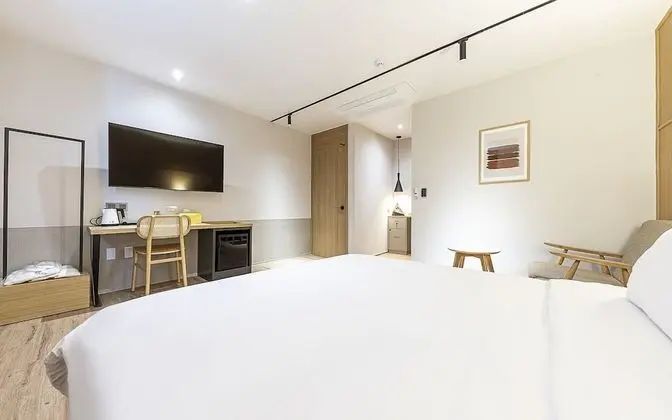 Oda (Deluxe (Netflix Available Bidet))