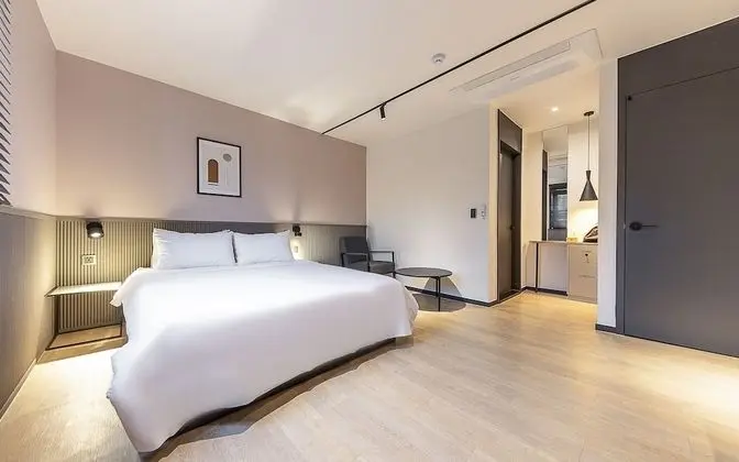 Oda (Deluxe (Netflix Available Bidet))