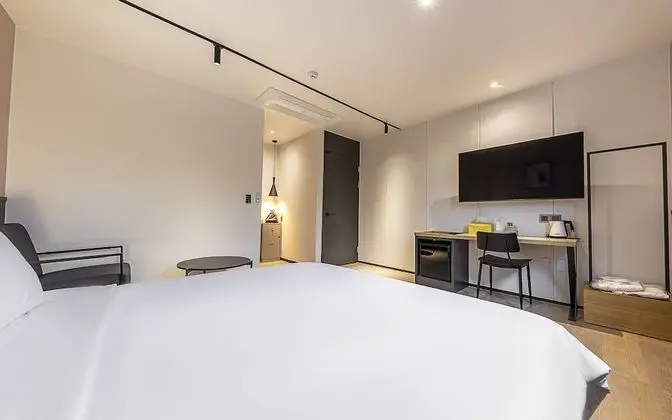 Oda (Deluxe (Netflix Available Bidet))