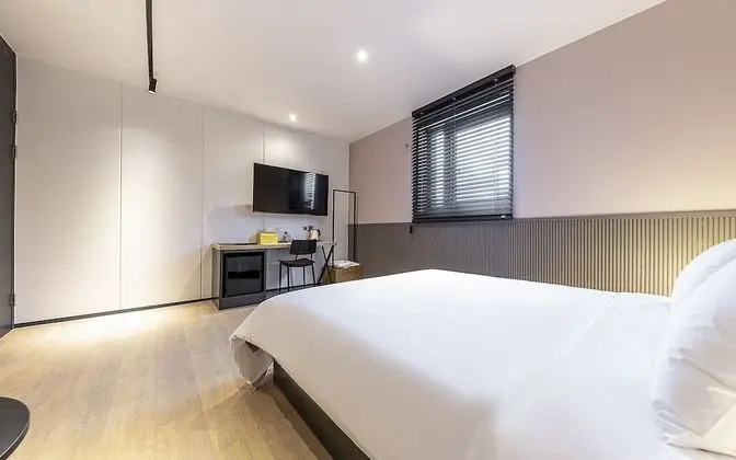 Oda (Deluxe (Netflix Available Bidet))