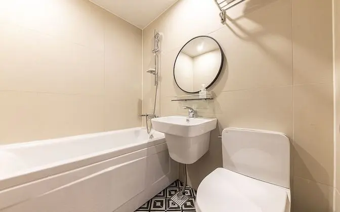 Oda (Deluxe (Netflix Available Bidet))