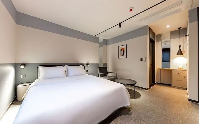 Oda (Deluxe (Netflix Available Bidet))