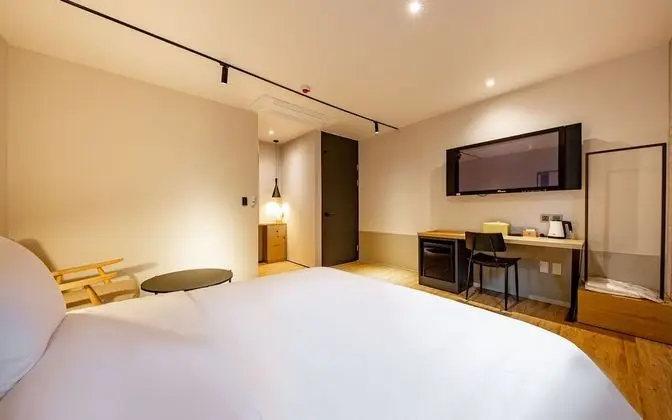 Oda (Deluxe (Netflix Available Bidet))