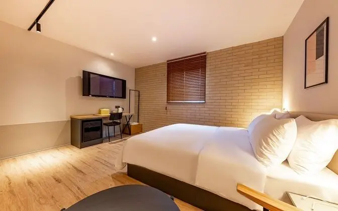 Oda (Deluxe (Netflix Available Bidet))