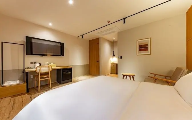 Oda (Deluxe (Netflix Available Bidet))