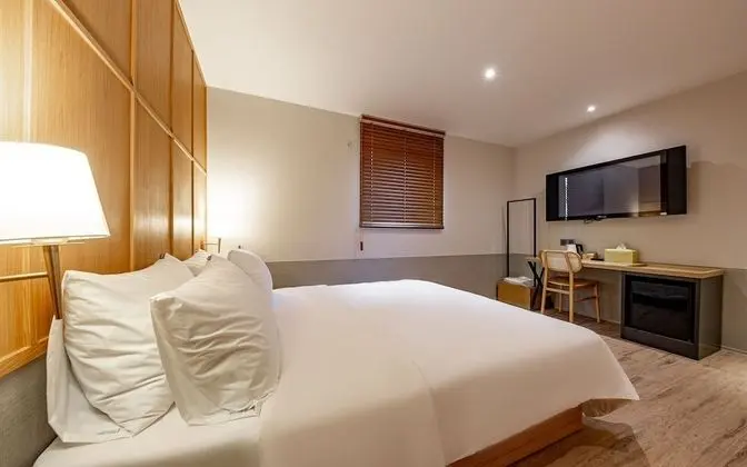 Oda (Deluxe (Netflix Available Bidet))