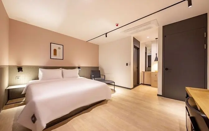 Oda (Deluxe (Netflix Available Bidet))