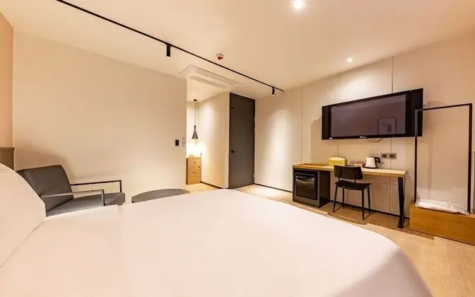 Oda (Deluxe (Netflix Available Bidet))