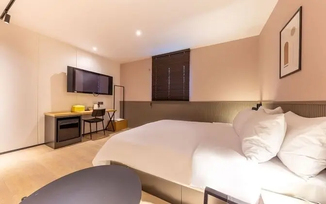 Oda (Deluxe (Netflix Available Bidet))