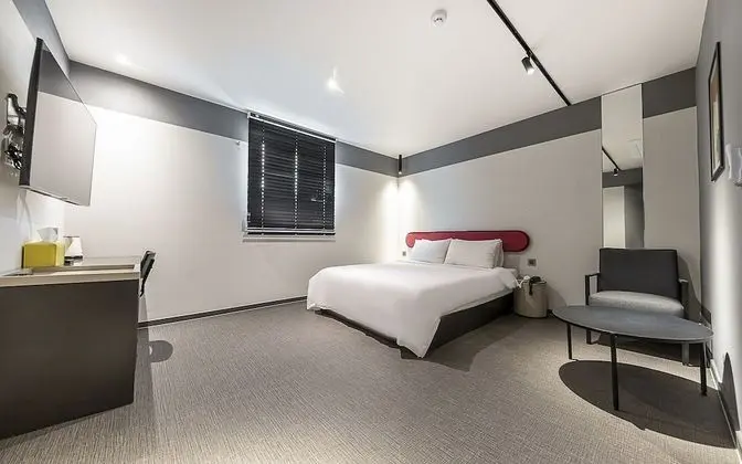 Oda (Standard (Netflix Available Bidet))