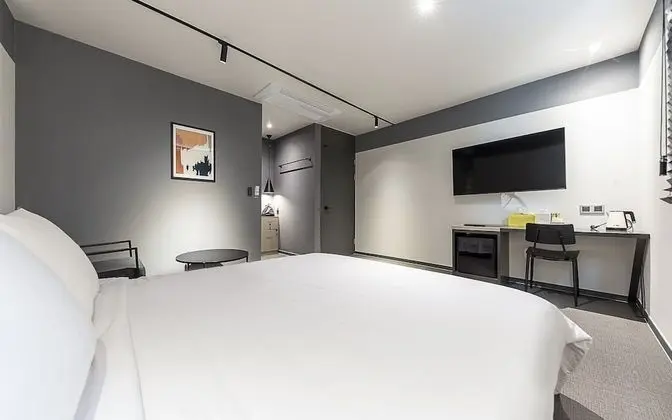 Oda (Standard (Netflix Available Bidet))