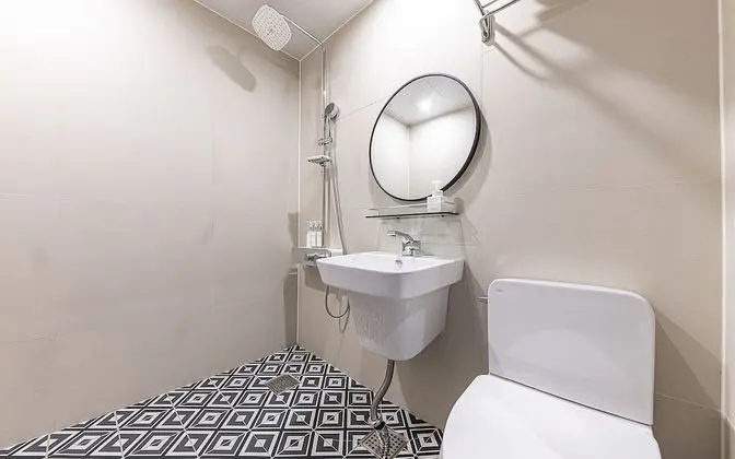 Oda (Standard (Netflix Available Bidet))