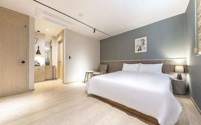 Oda (Standard (Netflix Available Bidet))