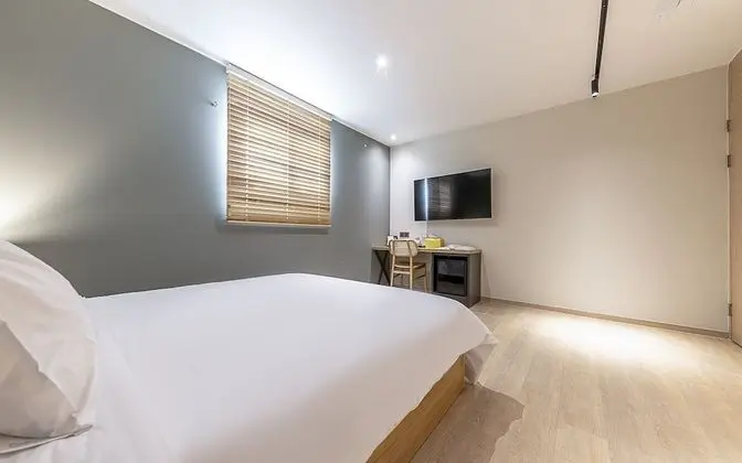 Oda (Standard (Netflix Available Bidet))