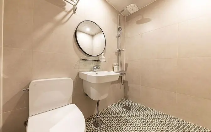 Oda (Standard (Netflix Available Bidet))