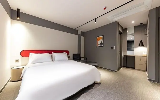 Oda (Standard (Netflix Available Bidet))