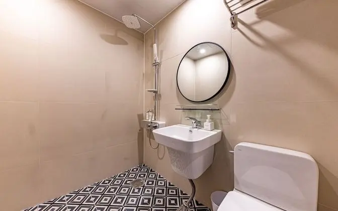 Oda (Standard (Netflix Available Bidet))