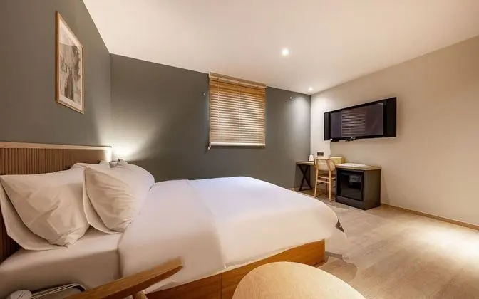 Oda (Standard (Netflix Available Bidet))