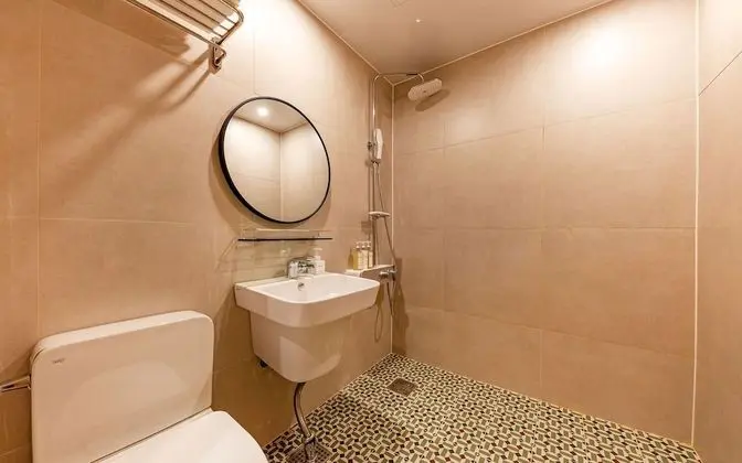 Oda (Standard (Netflix Available Bidet))