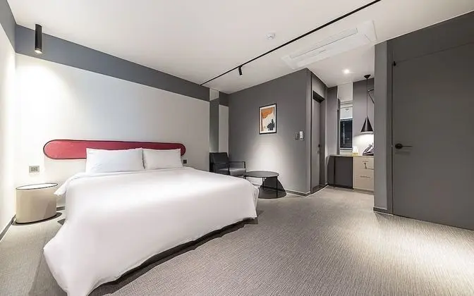 Oda (Standard (Netflix Available Bidet))