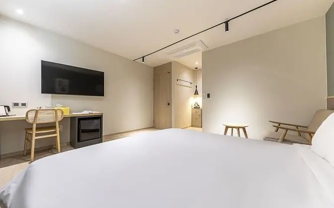 Oda (Standard (Netflix Available Bidet))