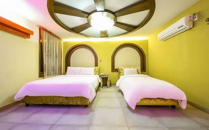 Oda (Business Twin - Couple PC Gaming Room)