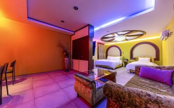 Oda (Business Twin - Couple PC Gaming Room)