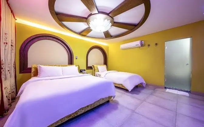 Oda (Business Twin - Couple PC Gaming Room)