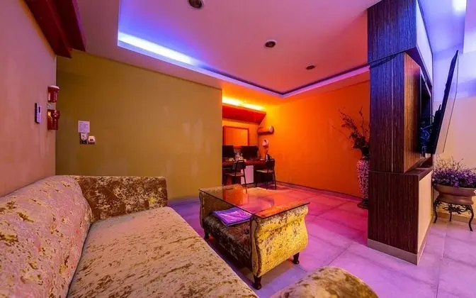 Oda (Business Twin - Couple PC Gaming Room)