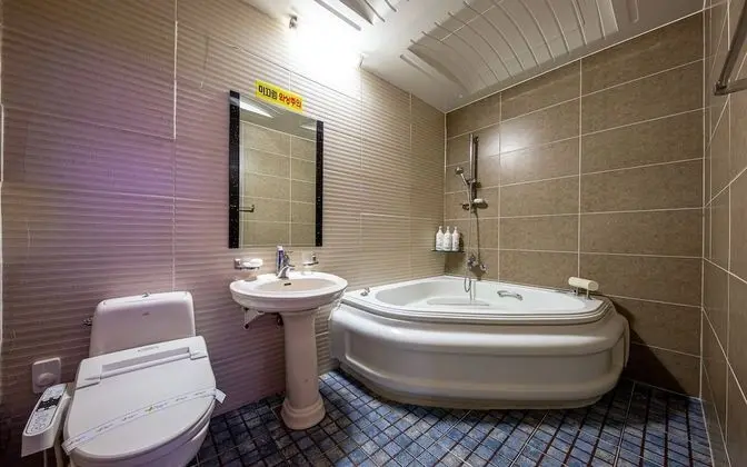 Oda (Business Twin - Couple PC Gaming Room)