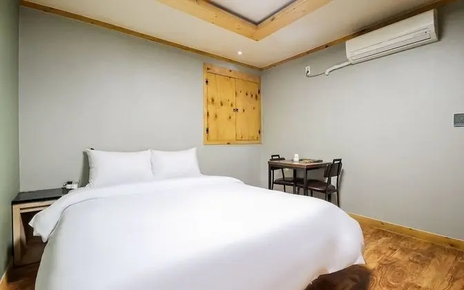 Oda (Deluxe (Netflix viewing 60-inch smart)