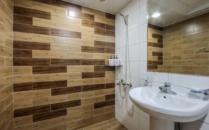 Oda (Deluxe (Netflix viewing 60-inch smart)