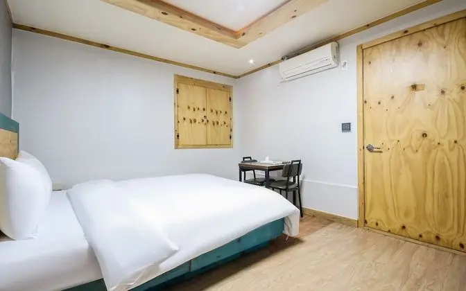 Oda (Deluxe (Netflix viewing 60-inch smart)