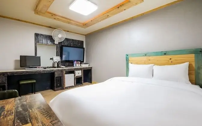 Oda (Deluxe (Netflix viewing 60-inch smart)