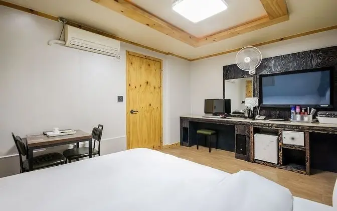 Oda (Deluxe (Netflix viewing 60-inch smart)