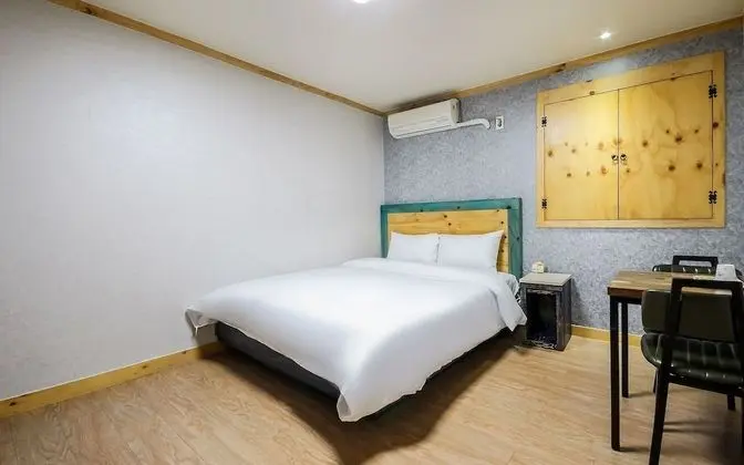 Oda (Deluxe (Netflix viewing 60-inch smart)