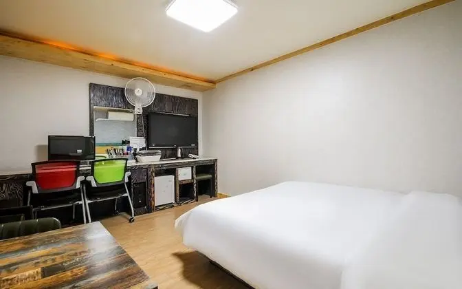 Oda (Deluxe (Netflix viewing 60-inch smart)