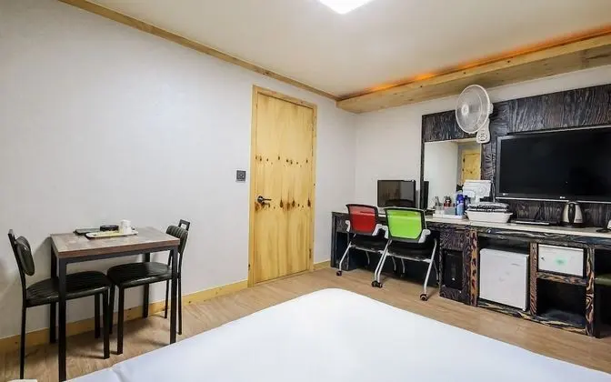 Oda (Deluxe (Netflix viewing 60-inch smart)