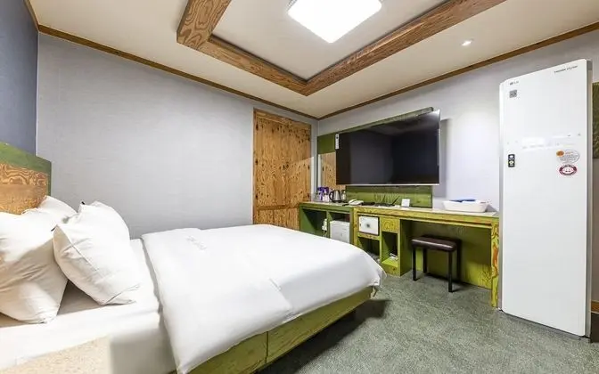 Oda (Gaming room couple PC(PUBG Netflix St)