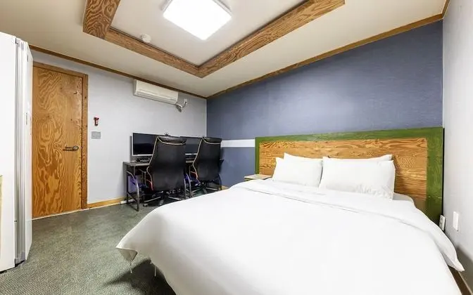 Oda (Gaming room couple PC(PUBG Netflix St)