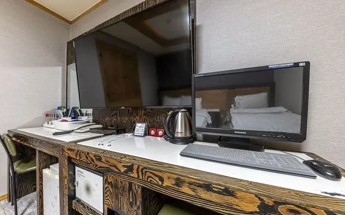 Oda (Twin (Netflix viewing 60-inch smart T)