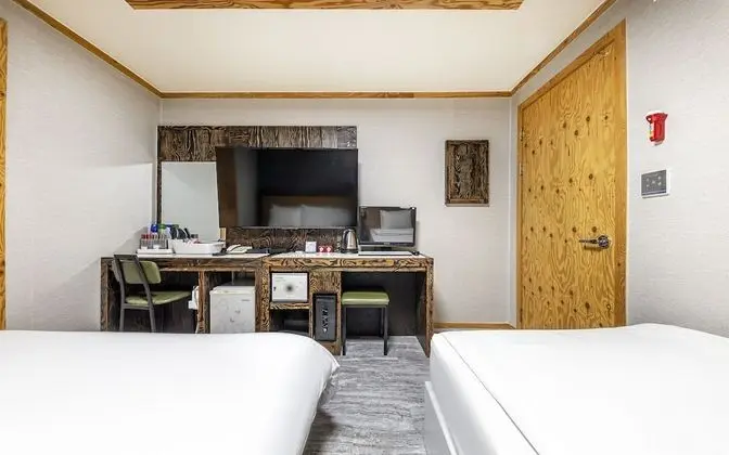 Oda (Twin (Netflix viewing 60-inch smart T)