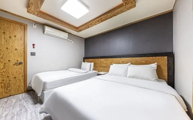 Oda (Twin (Netflix viewing 60-inch smart T)