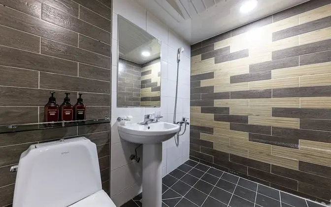 Oda (Twin (Netflix viewing 60-inch smart T)