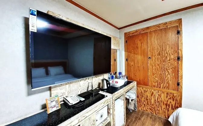 Oda (Twin (Netflix viewing 60-inch smart T)