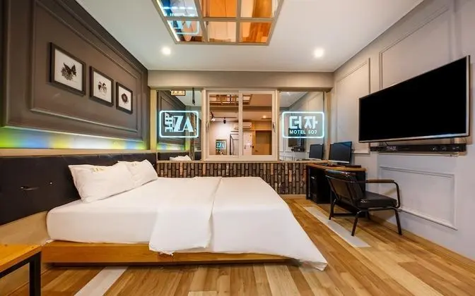 Oda (Semi-Suite room (Netflix available))