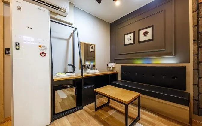 Oda (Semi-Suite room (Netflix available))