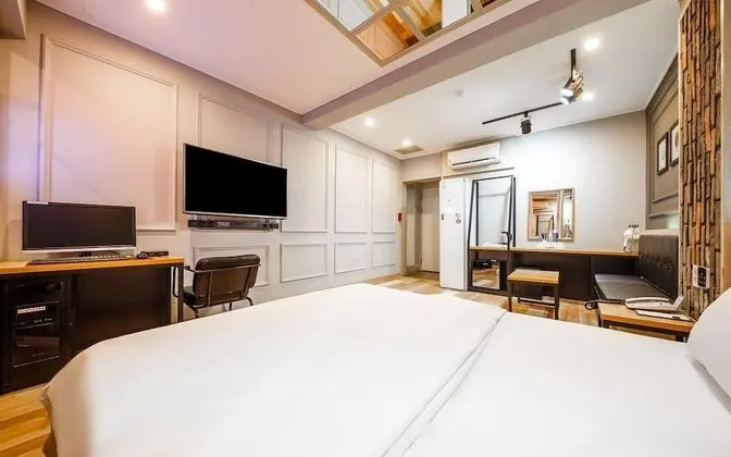 Oda (Semi-Suite room (Netflix available))