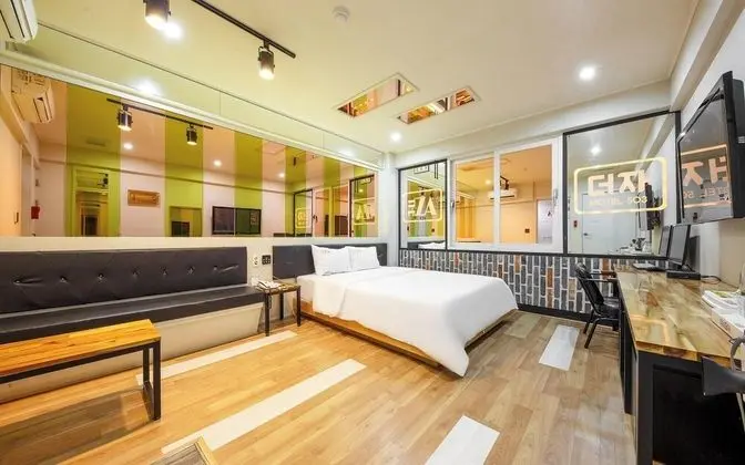 Oda (Standard room (Netflix available))