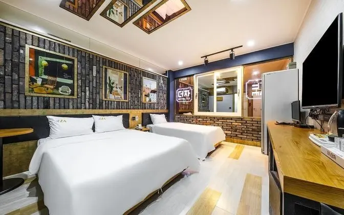 Oda (Twin (with styler Netflix available))